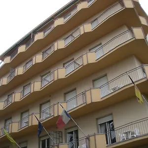 https://hotel-solidago.hotelitalianriviera.com